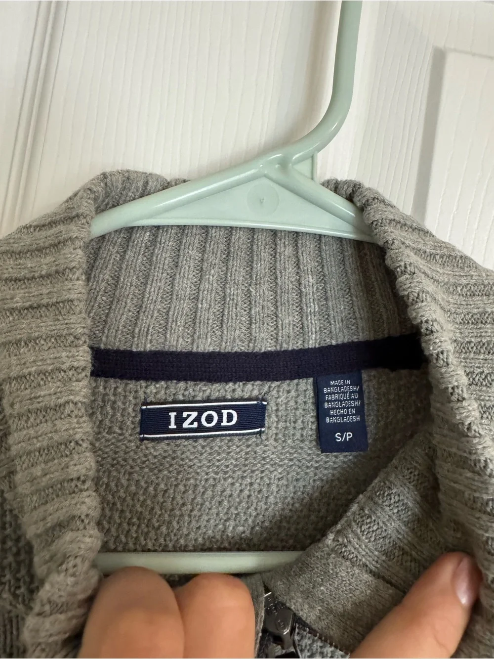 Izod Men's Grey Quarter-Zip Knit Pullover
